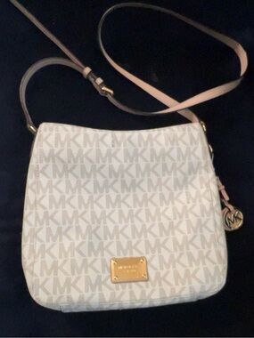 Michael Kors Jet Set Signature Vanilla PVC Leather Crossbody Bag Gold Hardware